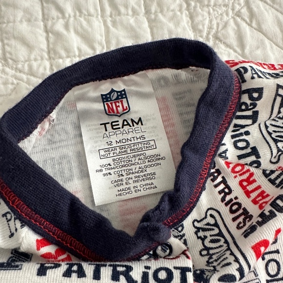 NWT NFL Team Apparel New England Patriots Baby Sleeper Onesie 12 Months - Picture 5 of 9